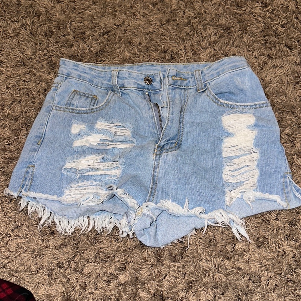 blue short ripped jean short